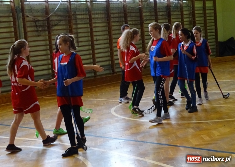 Zdjęcie w galerii na portalu naszraciborz.pl: Ćwierćfinał turnieju wojewódzkiego w unihokeju dziewcząt i chłopców wiadomości z regionu