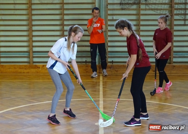 Zdjęcie w galerii na portalu naszraciborz.pl: Ćwierćfinał turnieju wojewódzkiego w unihokeju dziewcząt i chłopców wiadomości z regionu