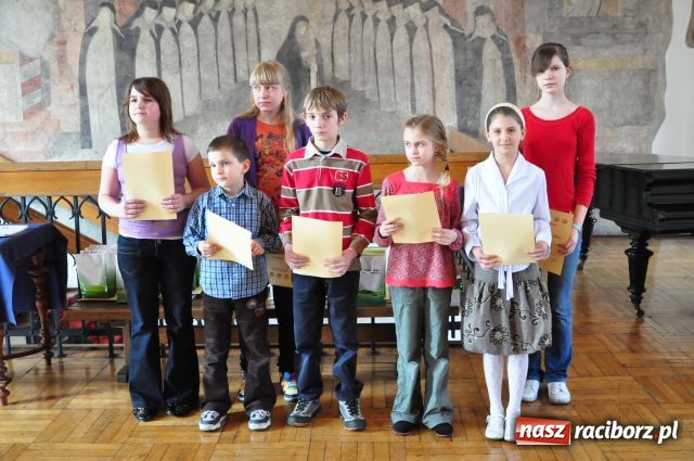 Zdjęcie w galerii na portalu naszraciborz.pl: Nędza króluje w wykonaniu kroszonek wiadomości z regionu