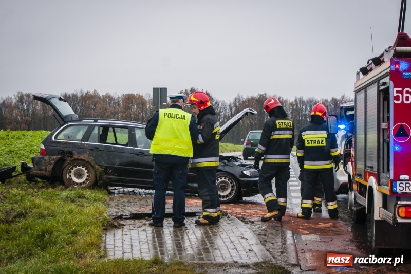 Zdjęcie w galerii na portalu naszraciborz.pl: BMW dachowało na DK 45 w Szonowicach wiadomości z regionu