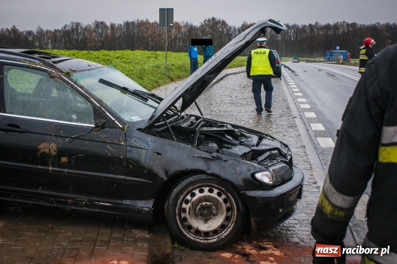 Zdjęcie w galerii na portalu naszraciborz.pl: BMW dachowało na DK 45 w Szonowicach wiadomości z regionu
