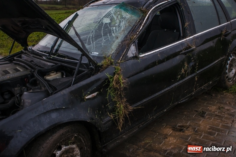 Zdjęcie w galerii na portalu naszraciborz.pl: BMW dachowało na DK 45 w Szonowicach wiadomości z regionu