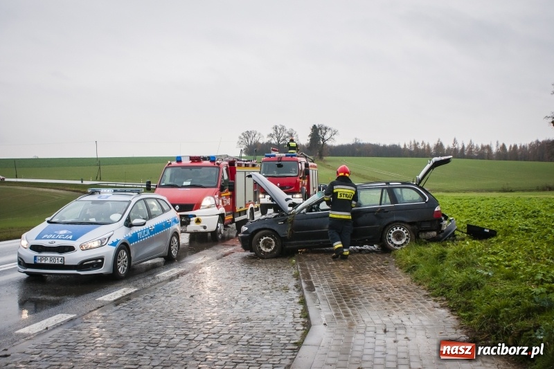 Zdjęcie w galerii na portalu naszraciborz.pl: BMW dachowało na DK 45 w Szonowicach wiadomości z regionu