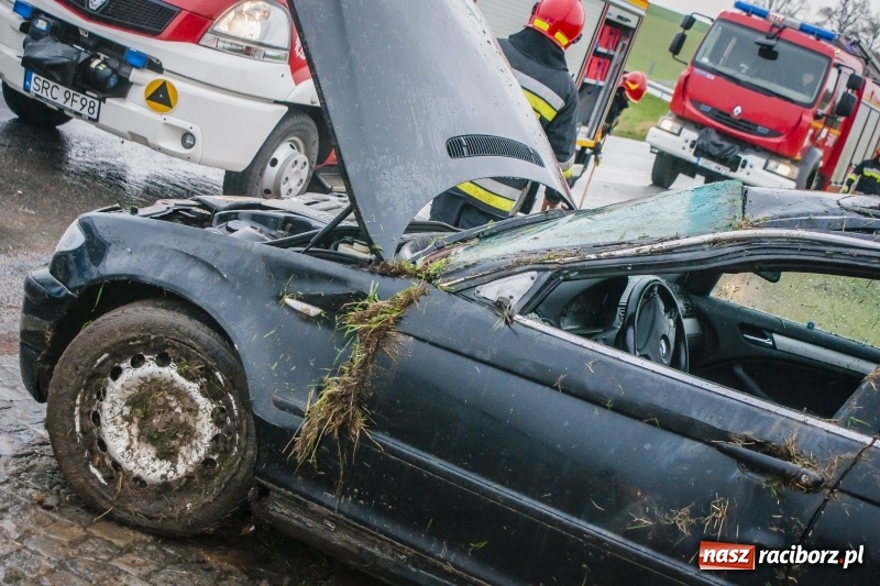 Zdjęcie w galerii na portalu naszraciborz.pl: BMW dachowało na DK 45 w Szonowicach wiadomości z regionu