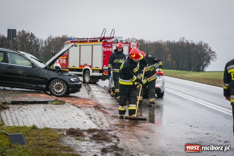 Zdjęcie w galerii na portalu naszraciborz.pl: BMW dachowało na DK 45 w Szonowicach wiadomości z regionu