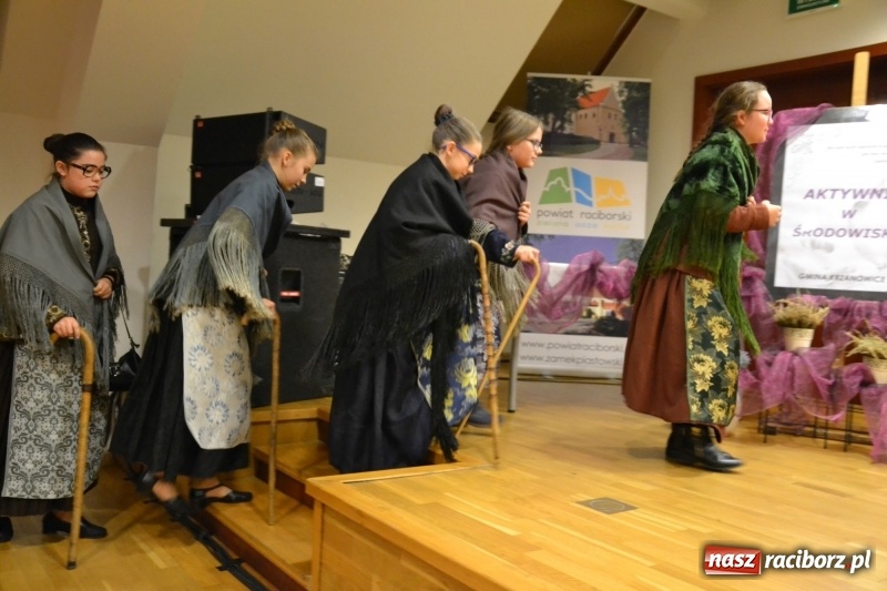 Zdjęcie w galerii na portalu naszraciborz.pl: Aktywni dla Społeczeństwa w gminie Krzanowice - gala na Zamku Piastowskim wiadomości z regionu