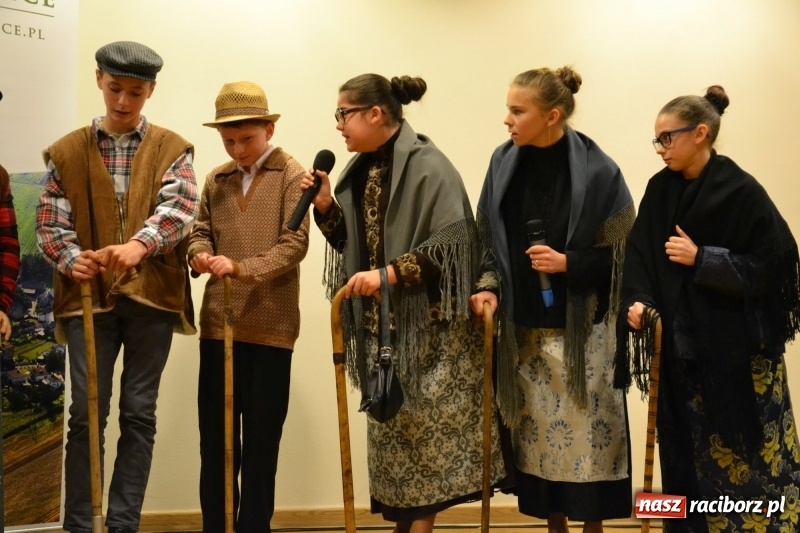 Zdjęcie w galerii na portalu naszraciborz.pl: Aktywni dla Społeczeństwa w gminie Krzanowice - gala na Zamku Piastowskim wiadomości z regionu