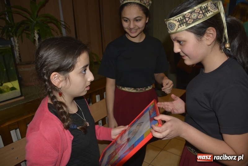 Zdjęcie w galerii na portalu naszraciborz.pl: Uczennica SP1 laureatką konkursu plastycznego Barwy Armenii wiadomości z regionu