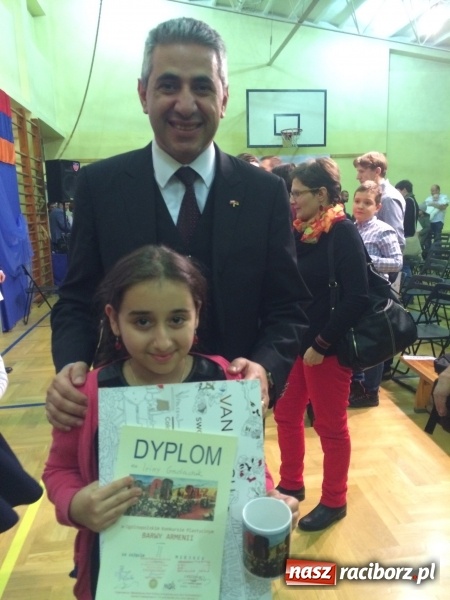 Zdjęcie w galerii na portalu naszraciborz.pl: Uczennica SP1 laureatką konkursu plastycznego Barwy Armenii wiadomości z regionu