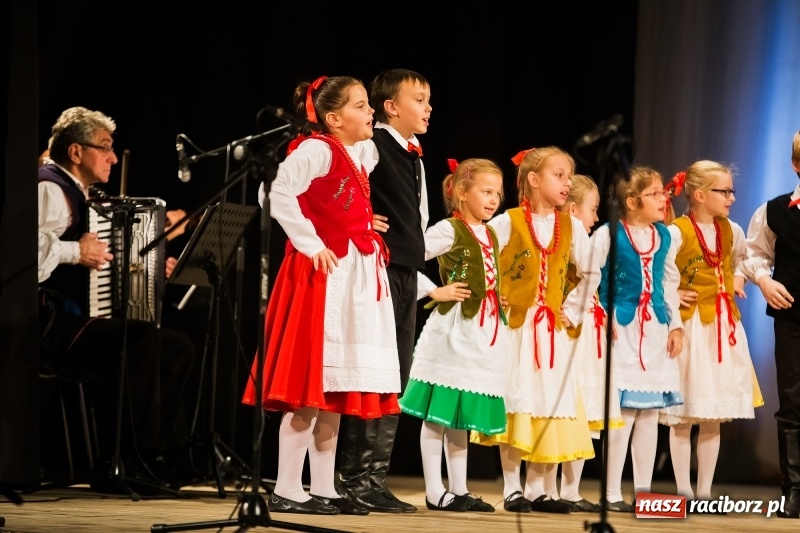 Zdjęcie w galerii na portalu naszraciborz.pl: Polaków drogi ku niepodległości. Wieczór Polski w Strzesze wiadomości z regionu