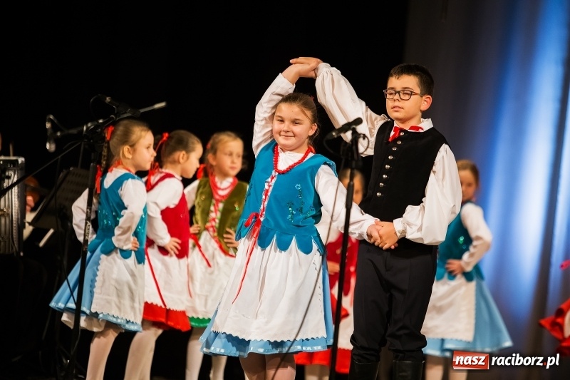Zdjęcie w galerii na portalu naszraciborz.pl: Polaków drogi ku niepodległości. Wieczór Polski w Strzesze wiadomości z regionu