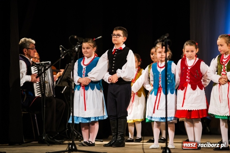 Zdjęcie w galerii na portalu naszraciborz.pl: Polaków drogi ku niepodległości. Wieczór Polski w Strzesze wiadomości z regionu