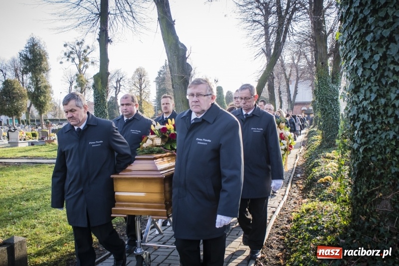 Zdjęcie w galerii na portalu naszraciborz.pl: Ostatnie pożegnanie śp. Genowefy Arciemowicz wiadomości z regionu