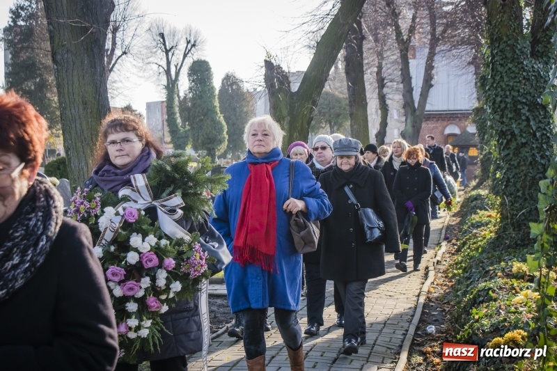 Zdjęcie w galerii na portalu naszraciborz.pl: Ostatnie pożegnanie śp. Genowefy Arciemowicz wiadomości z regionu