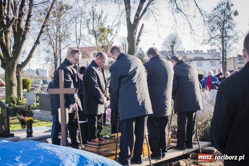 Zdjęcie w galerii na portalu naszraciborz.pl: Ostatnie pożegnanie śp. Genowefy Arciemowicz wiadomości z regionu