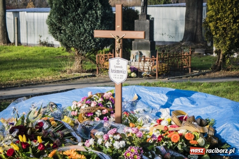 Zdjęcie w galerii na portalu naszraciborz.pl: Ostatnie pożegnanie śp. Genowefy Arciemowicz wiadomości z regionu