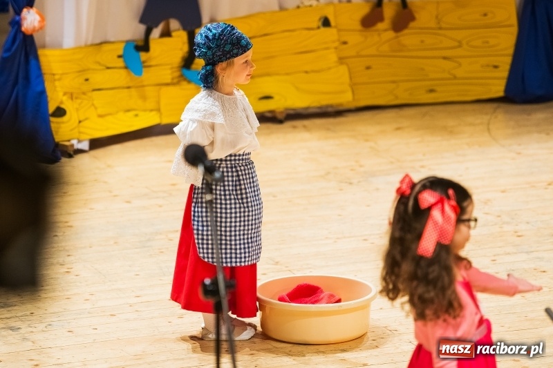 Zdjęcie w galerii na portalu naszraciborz.pl: I Przegląd Małych Form Teatralnych w RCK wiadomości z regionu