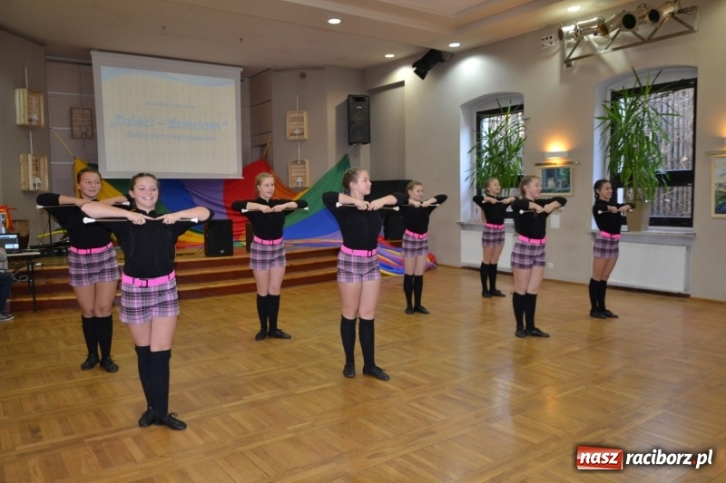 Zdjęcie w galerii na portalu naszraciborz.pl: Spotkanie integracyjne Dzieci – Dzieciom, czyli Święto pieczonego ciasteczka  wiadomości z regionu