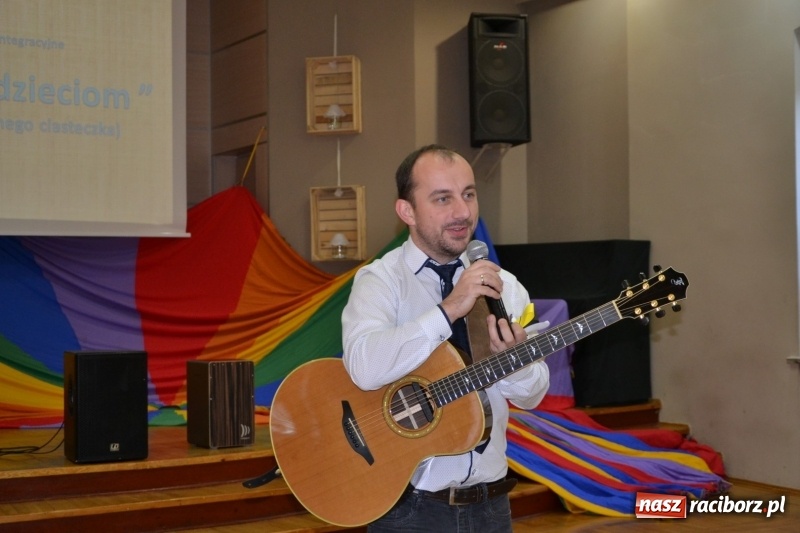 Zdjęcie w galerii na portalu naszraciborz.pl: Spotkanie integracyjne Dzieci – Dzieciom, czyli Święto pieczonego ciasteczka  wiadomości z regionu