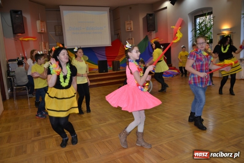 Zdjęcie w galerii na portalu naszraciborz.pl: Spotkanie integracyjne Dzieci – Dzieciom, czyli Święto pieczonego ciasteczka  wiadomości z regionu