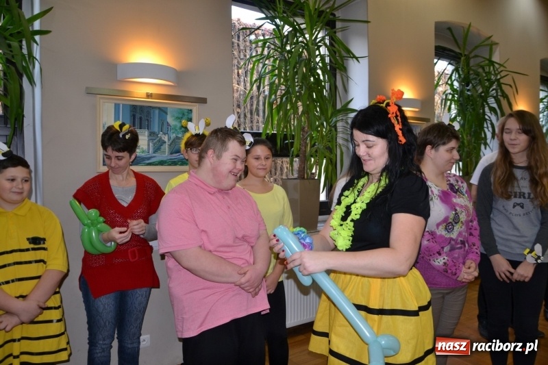 Zdjęcie w galerii na portalu naszraciborz.pl: Spotkanie integracyjne Dzieci – Dzieciom, czyli Święto pieczonego ciasteczka  wiadomości z regionu