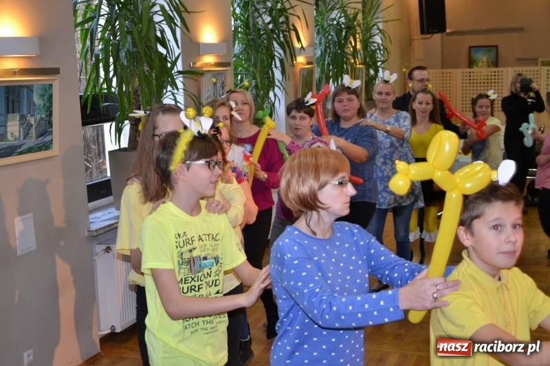 Zdjęcie w galerii na portalu naszraciborz.pl: Spotkanie integracyjne Dzieci – Dzieciom, czyli Święto pieczonego ciasteczka  wiadomości z regionu