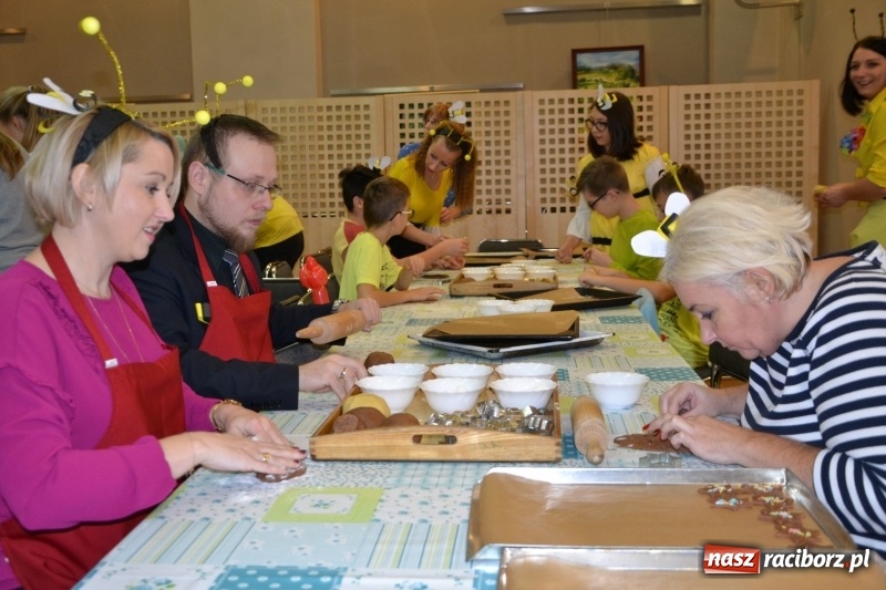 Zdjęcie w galerii na portalu naszraciborz.pl: Spotkanie integracyjne Dzieci – Dzieciom, czyli Święto pieczonego ciasteczka  wiadomości z regionu