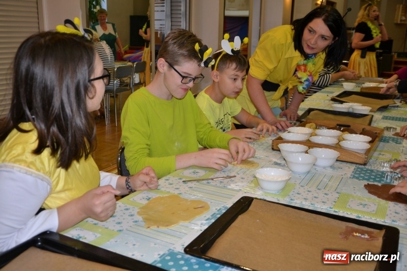 Zdjęcie w galerii na portalu naszraciborz.pl: Spotkanie integracyjne Dzieci – Dzieciom, czyli Święto pieczonego ciasteczka  wiadomości z regionu