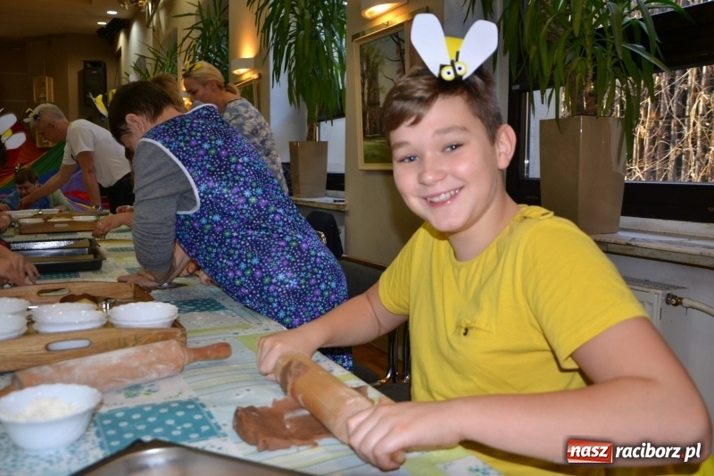 Zdjęcie w galerii na portalu naszraciborz.pl: Spotkanie integracyjne Dzieci – Dzieciom, czyli Święto pieczonego ciasteczka  wiadomości z regionu