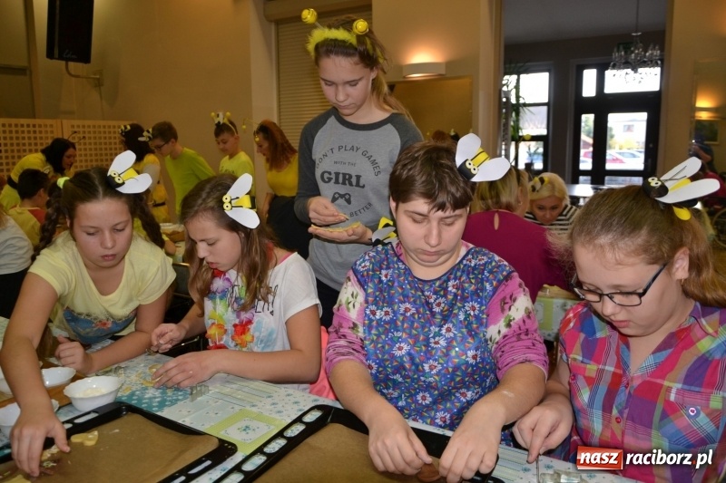 Zdjęcie w galerii na portalu naszraciborz.pl: Spotkanie integracyjne Dzieci – Dzieciom, czyli Święto pieczonego ciasteczka  wiadomości z regionu