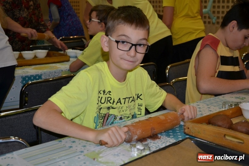 Zdjęcie w galerii na portalu naszraciborz.pl: Spotkanie integracyjne Dzieci – Dzieciom, czyli Święto pieczonego ciasteczka  wiadomości z regionu