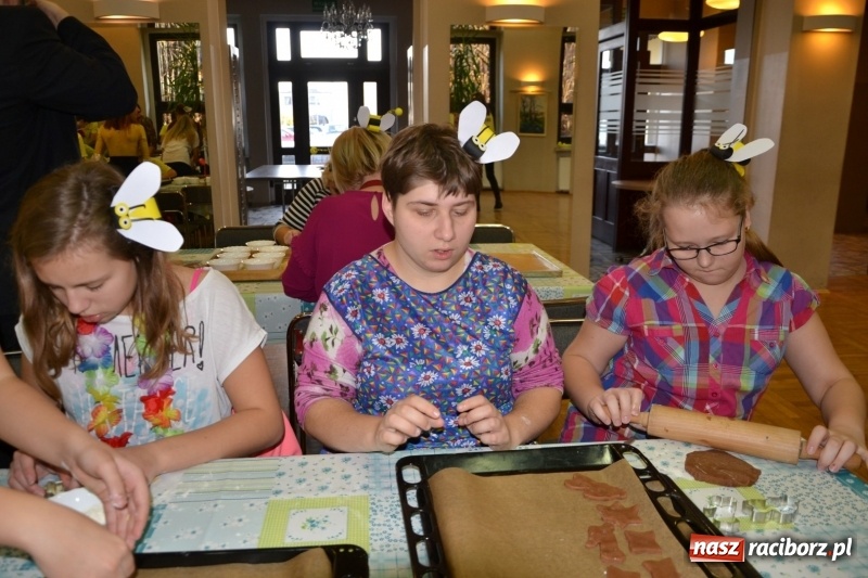 Zdjęcie w galerii na portalu naszraciborz.pl: Spotkanie integracyjne Dzieci – Dzieciom, czyli Święto pieczonego ciasteczka  wiadomości z regionu