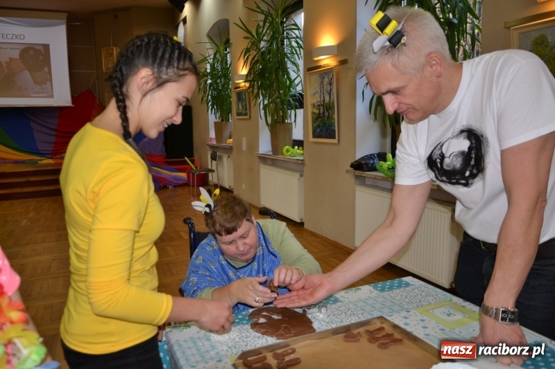 Zdjęcie w galerii na portalu naszraciborz.pl: Spotkanie integracyjne Dzieci – Dzieciom, czyli Święto pieczonego ciasteczka  wiadomości z regionu