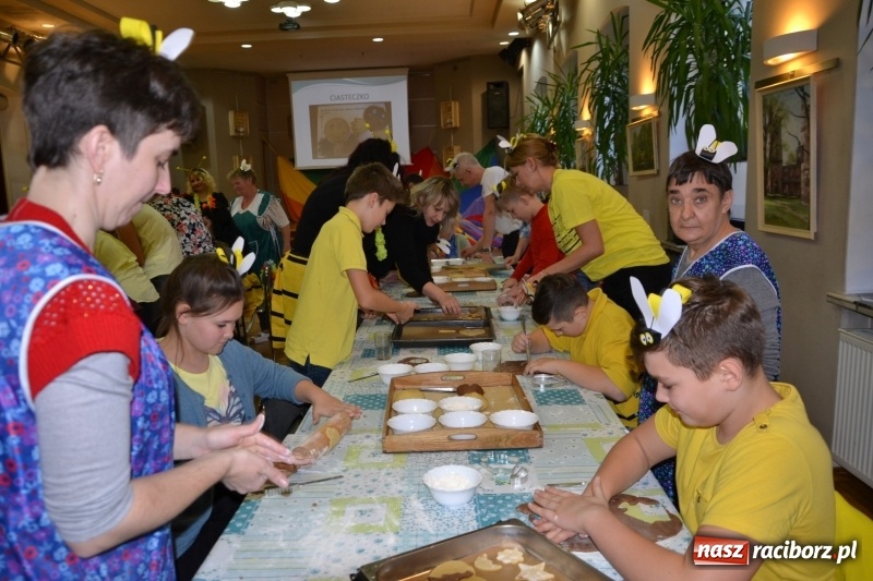Zdjęcie w galerii na portalu naszraciborz.pl: Spotkanie integracyjne Dzieci – Dzieciom, czyli Święto pieczonego ciasteczka  wiadomości z regionu