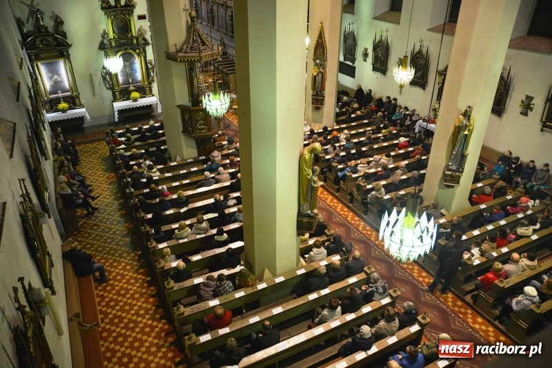 Zdjęcie w galerii na portalu naszraciborz.pl: Gaude Mater Polonia dumnie zabrzmiało w kościele farnym  wiadomości z regionu