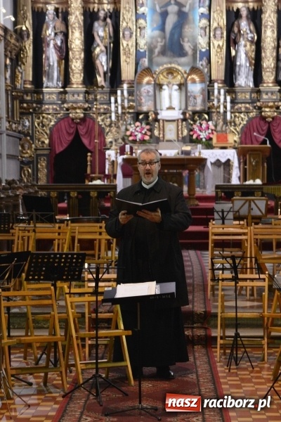Zdjęcie w galerii na portalu naszraciborz.pl: Gaude Mater Polonia dumnie zabrzmiało w kościele farnym  wiadomości z regionu