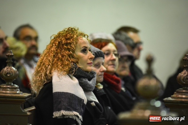 Zdjęcie w galerii na portalu naszraciborz.pl: Gaude Mater Polonia dumnie zabrzmiało w kościele farnym  wiadomości z regionu