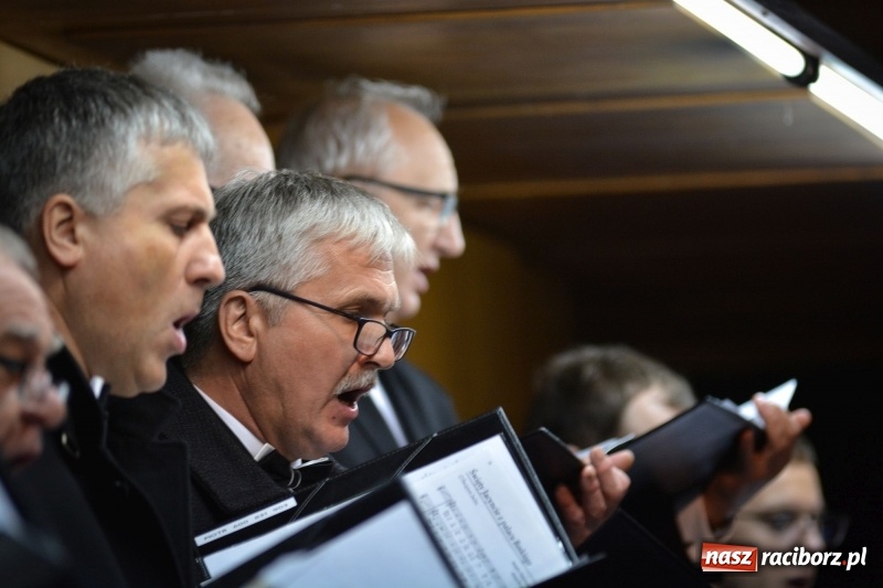 Zdjęcie w galerii na portalu naszraciborz.pl: Gaude Mater Polonia dumnie zabrzmiało w kościele farnym  wiadomości z regionu