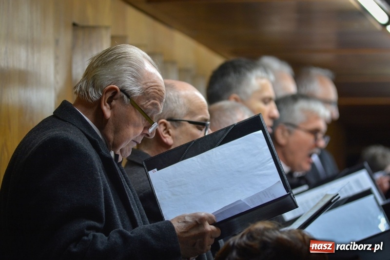 Zdjęcie w galerii na portalu naszraciborz.pl: Gaude Mater Polonia dumnie zabrzmiało w kościele farnym  wiadomości z regionu