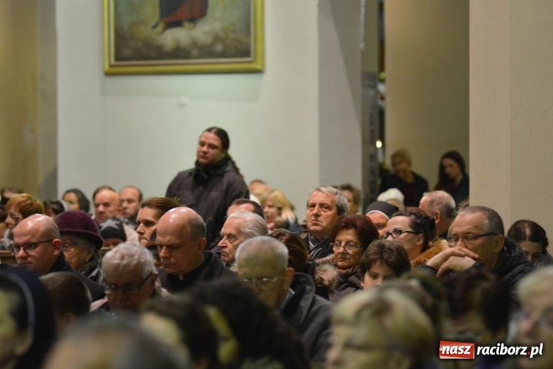 Zdjęcie w galerii na portalu naszraciborz.pl: Gaude Mater Polonia dumnie zabrzmiało w kościele farnym  wiadomości z regionu