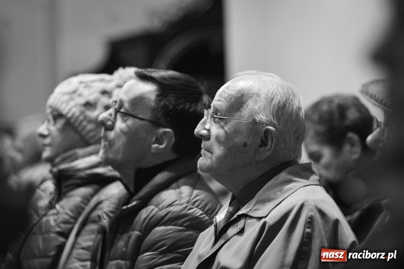 Zdjęcie w galerii na portalu naszraciborz.pl: Gaude Mater Polonia dumnie zabrzmiało w kościele farnym  wiadomości z regionu