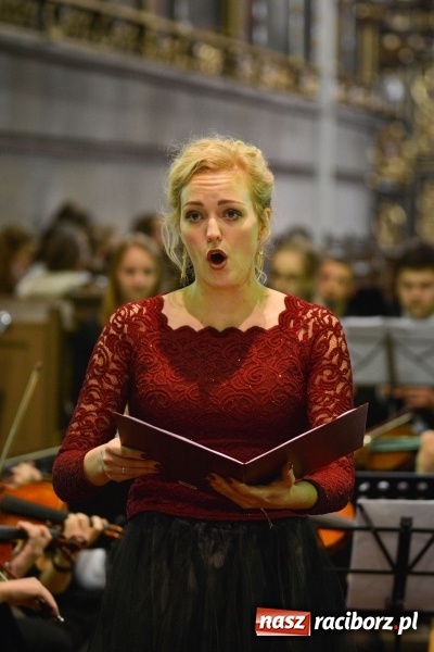 Zdjęcie w galerii na portalu naszraciborz.pl: Gaude Mater Polonia dumnie zabrzmiało w kościele farnym  wiadomości z regionu