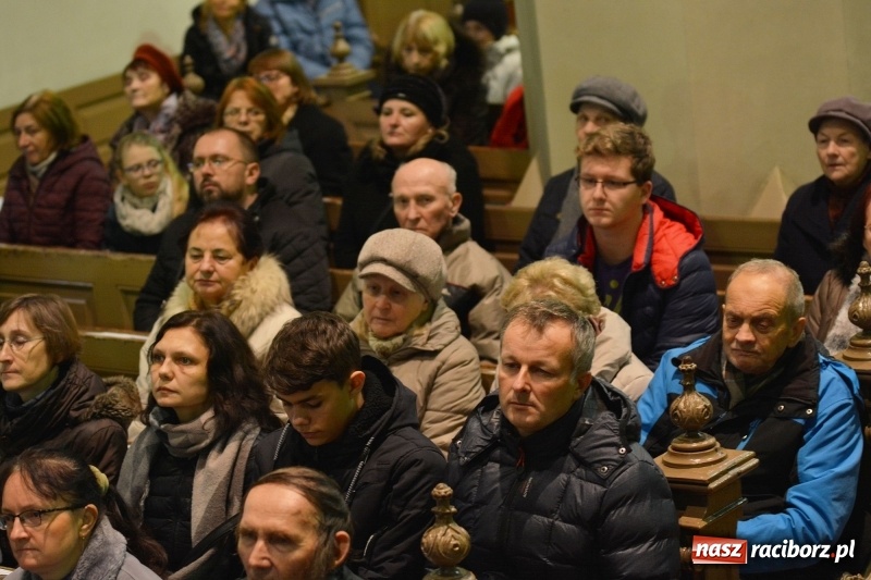 Zdjęcie w galerii na portalu naszraciborz.pl: Gaude Mater Polonia dumnie zabrzmiało w kościele farnym  wiadomości z regionu