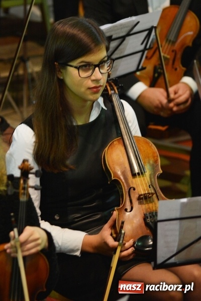 Zdjęcie w galerii na portalu naszraciborz.pl: Gaude Mater Polonia dumnie zabrzmiało w kościele farnym  wiadomości z regionu