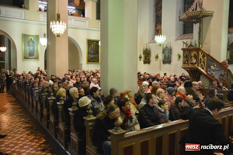 Zdjęcie w galerii na portalu naszraciborz.pl: Gaude Mater Polonia dumnie zabrzmiało w kościele farnym  wiadomości z regionu
