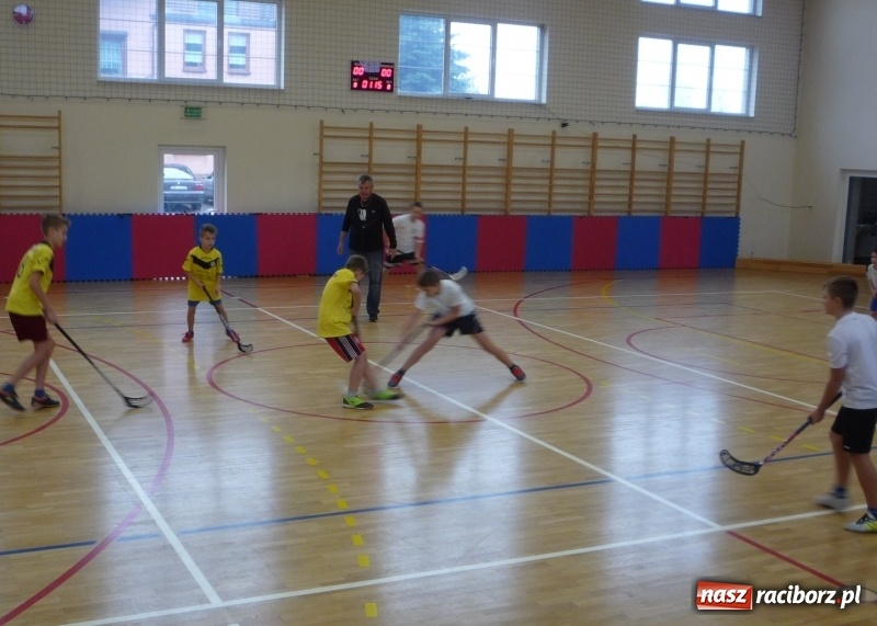 Zdjęcie w galerii na portalu naszraciborz.pl: Półfinał wojewódzkiego turnieju w unihokeju dziewcząt i chłopców wiadomości z regionu