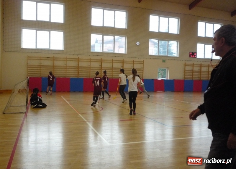 Zdjęcie w galerii na portalu naszraciborz.pl: Półfinał wojewódzkiego turnieju w unihokeju dziewcząt i chłopców wiadomości z regionu