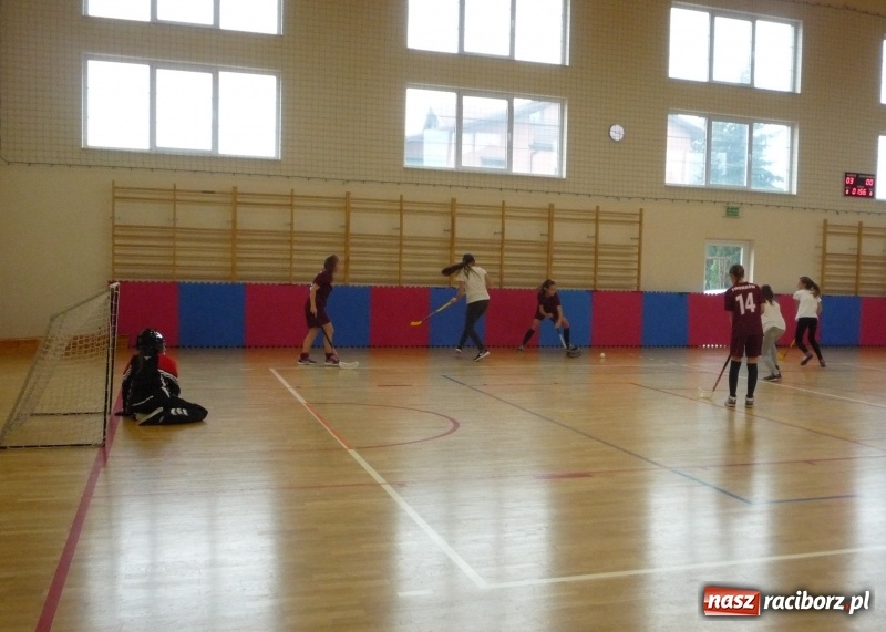 Zdjęcie w galerii na portalu naszraciborz.pl: Półfinał wojewódzkiego turnieju w unihokeju dziewcząt i chłopców wiadomości z regionu