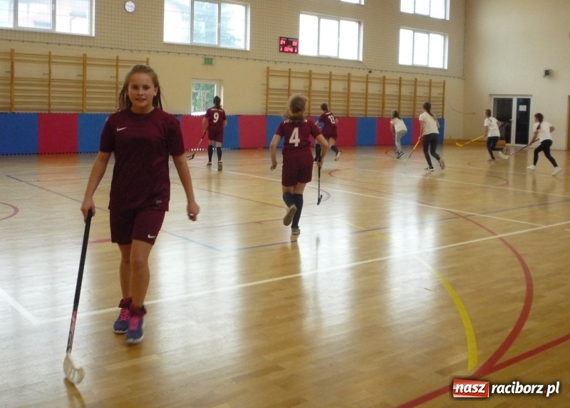 Zdjęcie w galerii na portalu naszraciborz.pl: Półfinał wojewódzkiego turnieju w unihokeju dziewcząt i chłopców wiadomości z regionu
