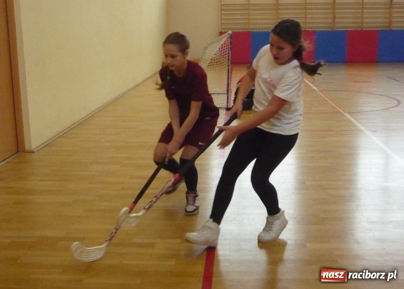 Zdjęcie w galerii na portalu naszraciborz.pl: Półfinał wojewódzkiego turnieju w unihokeju dziewcząt i chłopców wiadomości z regionu